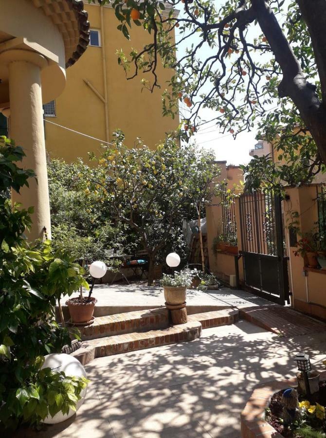 Les Violettes Apartment Ментона Екстериор снимка